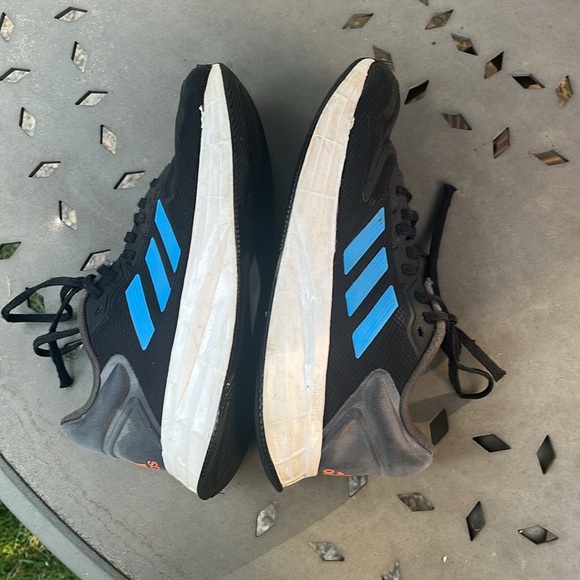 Black shoes with white bottoms. Black laces. Blue adidas logo. Mens Size 7. - Picture 3 of 5